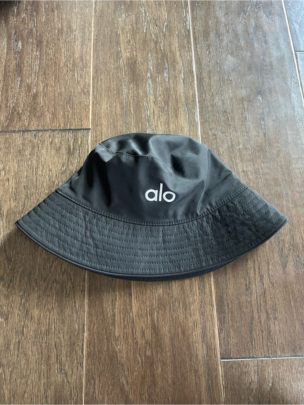 Alo bucket hat